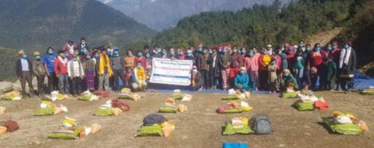 Cecy, cibo per 80 famiglie del Nepal