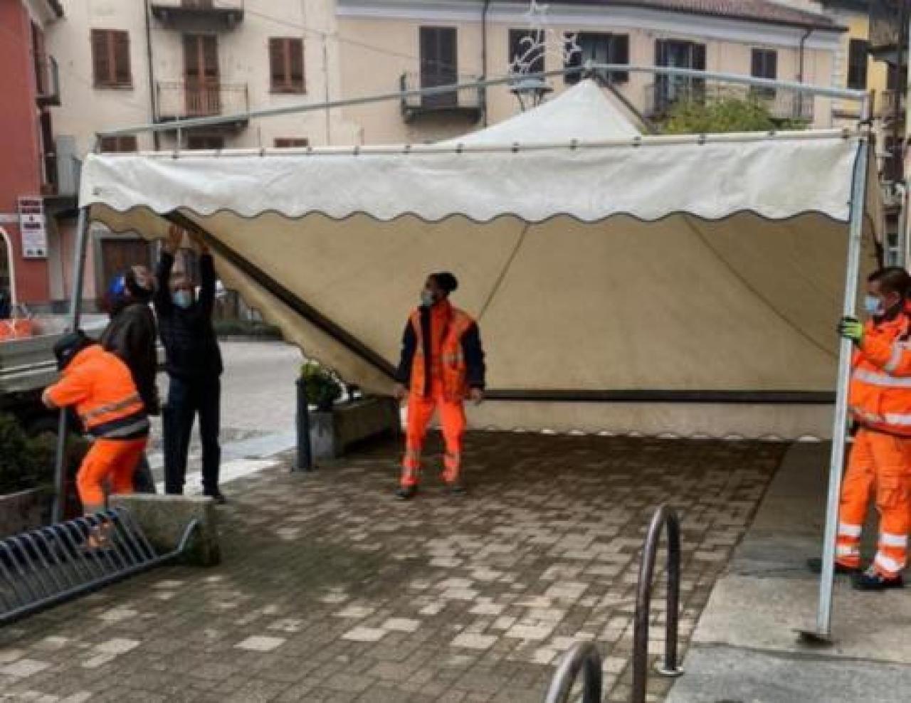 Gazebo a Villafranca per chi aspetta i test