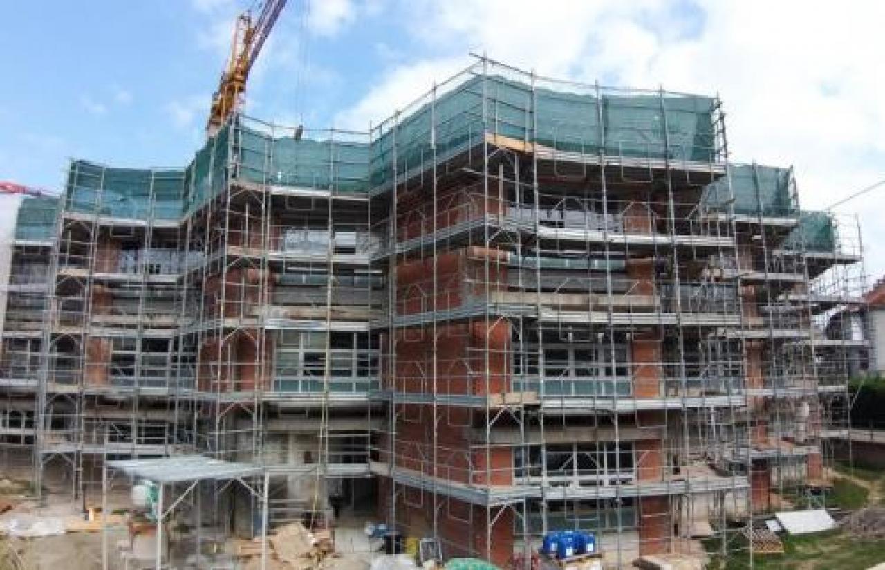 Gli interventi portati a termine su tutti i plessi cittadini Cantiere scuola, investiti 6 milioni di euro nel 2020 hrgerhg khkjh