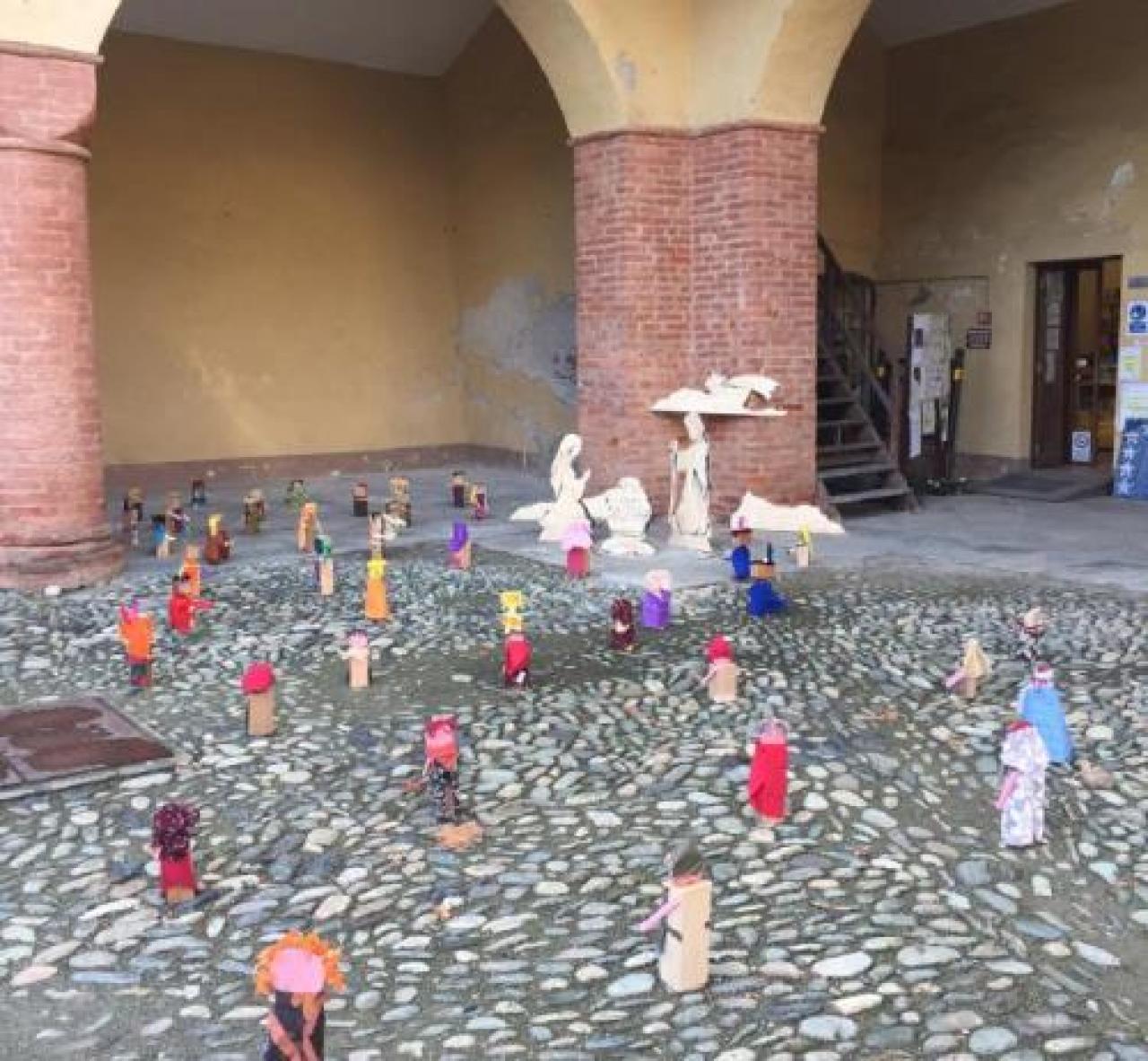 Il presepe dei piccoli fa capolino in municipio