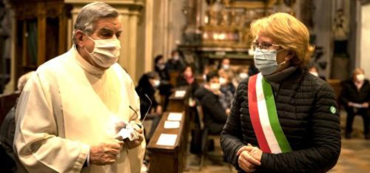 L’ingresso del nuovo parroco Il benvenuto di Barge a don Andrea Piera Comba: saremo al tuo fianco