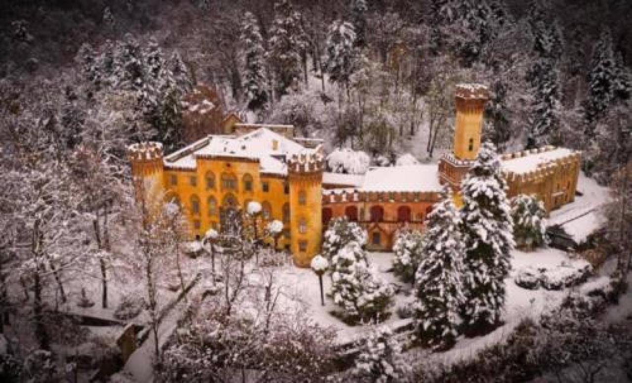 LA MAGIA DEL CASTELLO DEL ROCCOLO SOTTO LA NEVE