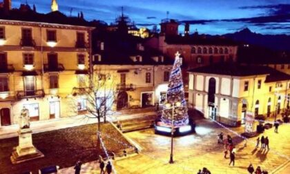 Negozi aperti fino alla vigilia In valle tanta gente sulla neve Zzzzz zzzzzz