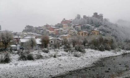 Neve e luminarie a Costigliole Un Natale pieno di suggestioni