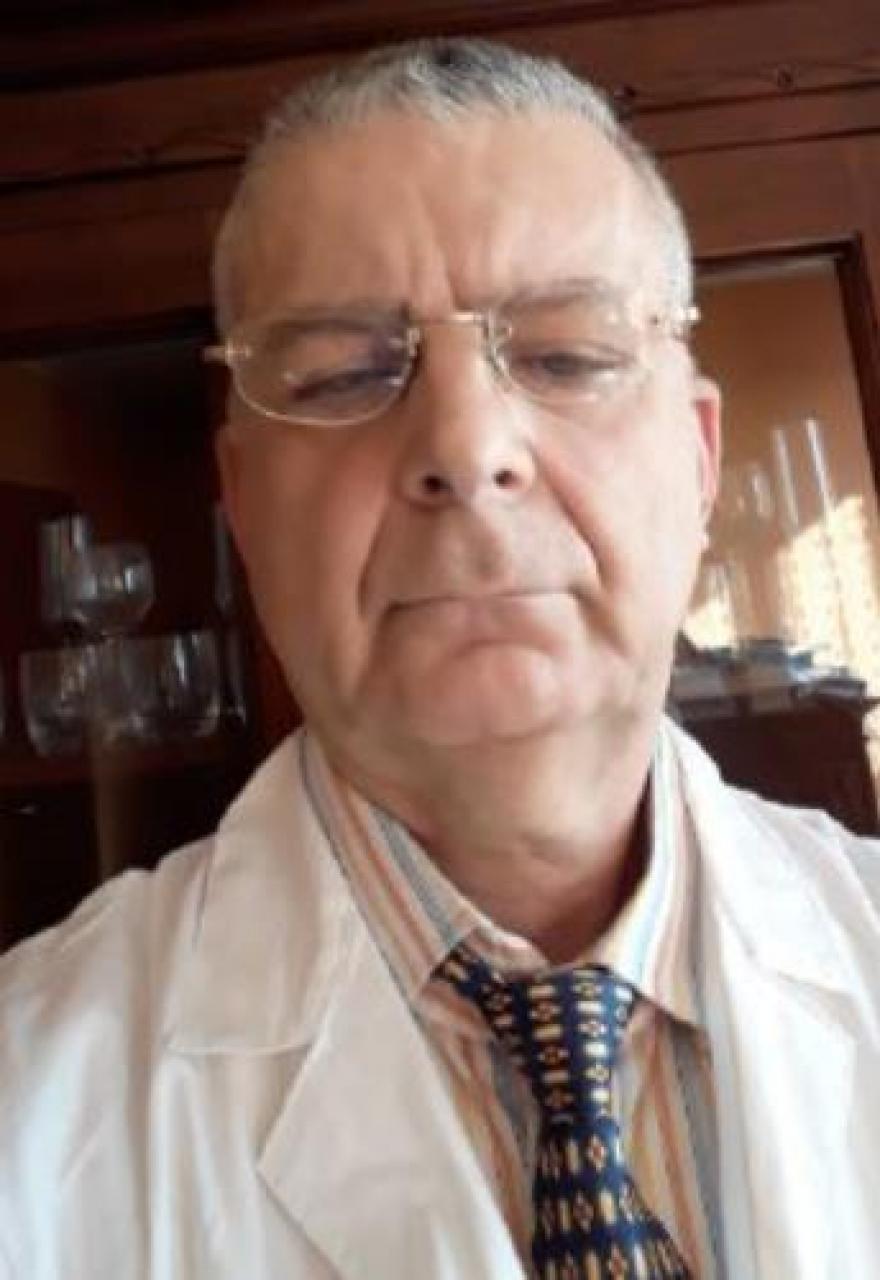 Torna in studio il medico che aveva continuato a visitare da “positivo”