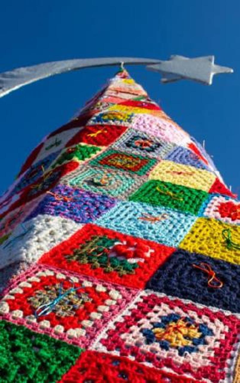 Un mosaico di uncinetto per l’Albero