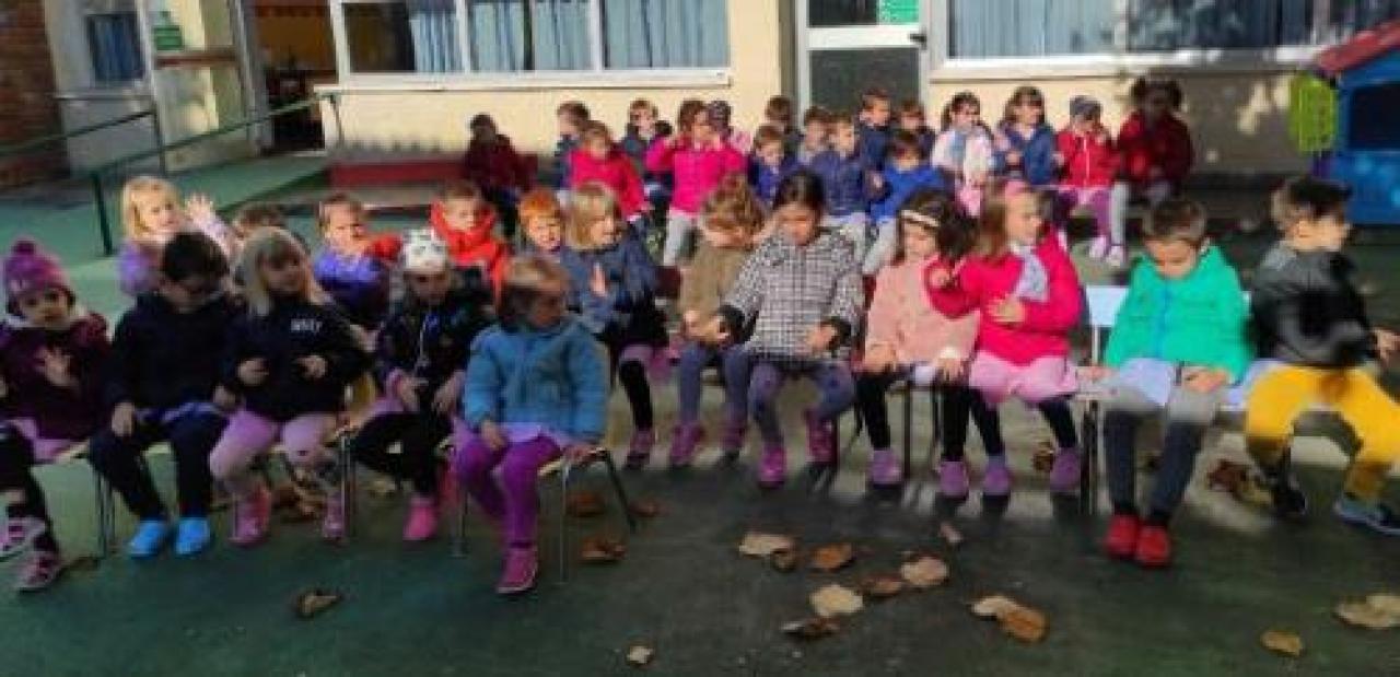 I bambini dell’asilo in gita