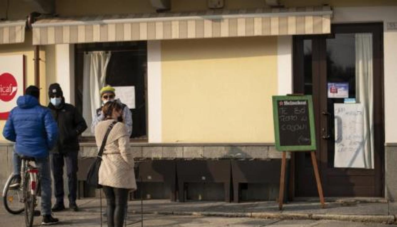 Bar e ristoranti di nuovo chiusi, la protesta dilaga da bagnolo a Barge Gabriella e Maria Rosa: «Non ne possiamo più»