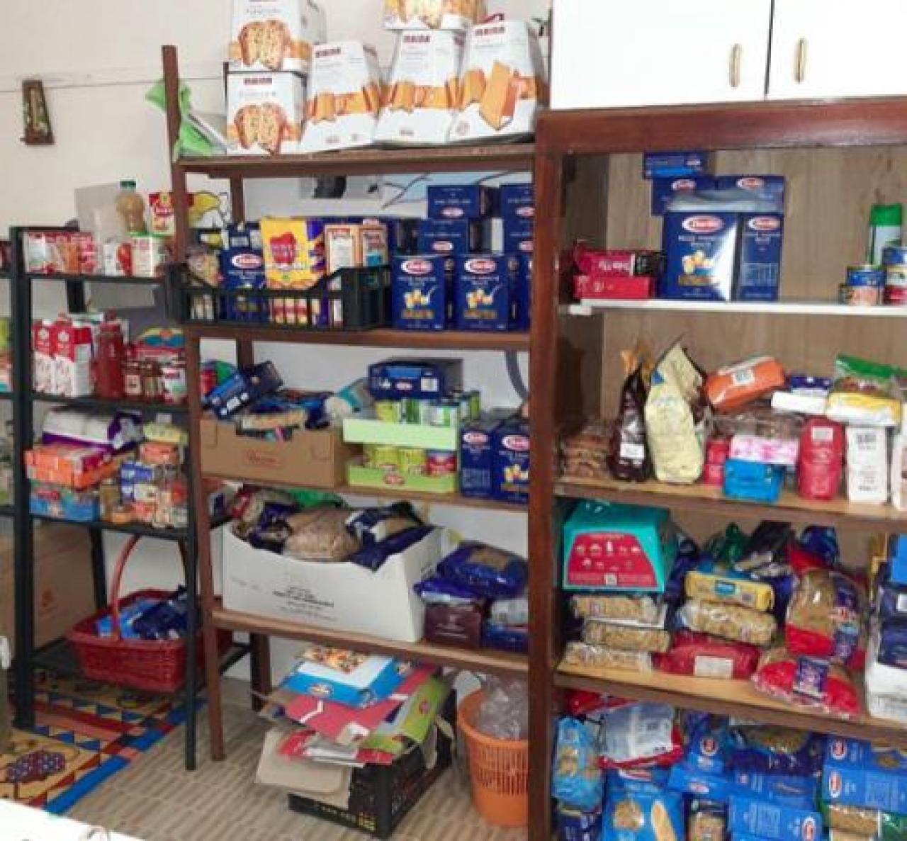 La generosità dei mantesi sotto le feste Generi alimentari per i poveri del paese