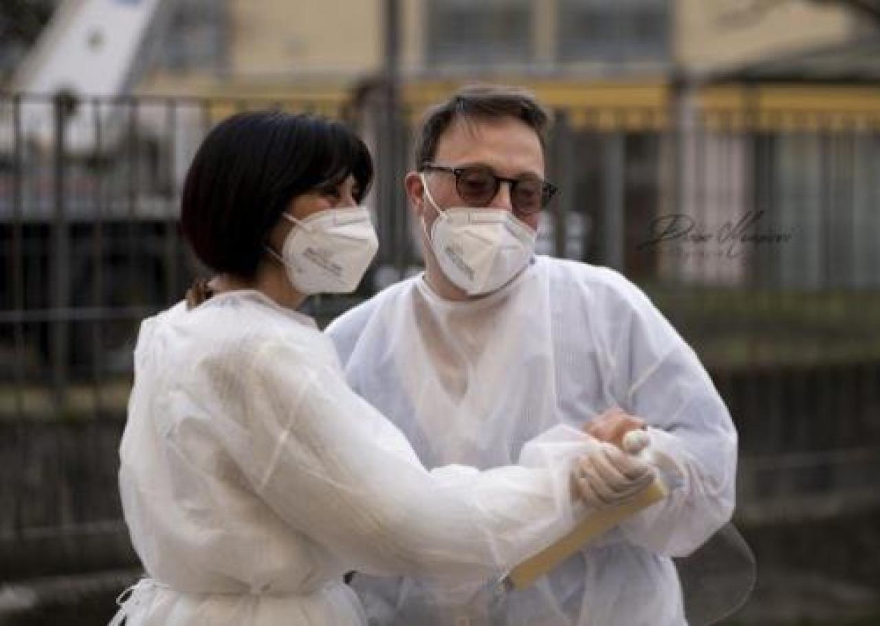 Poldino e i soci hanno animato le feste per gli anziani Il distanziamento non ferma la festa Musica e colori per Natale all’Ipab