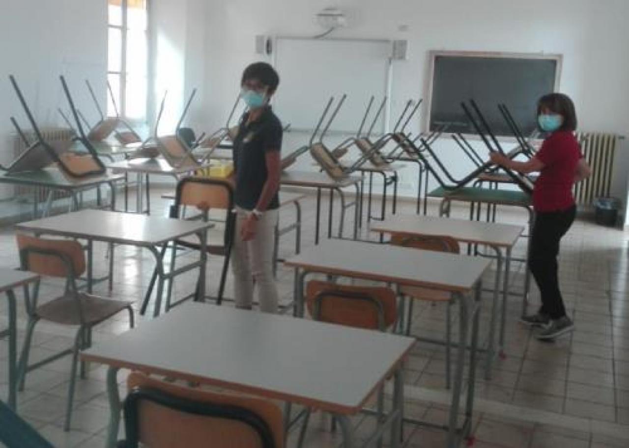 Genitori in piazza per la scuola «Quella preside è incompatibile» La protesta a Venasca