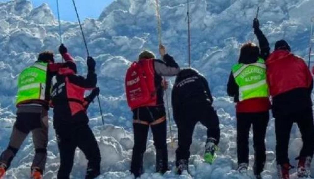 Tragica catena di valanghe Due vittime in val Maira