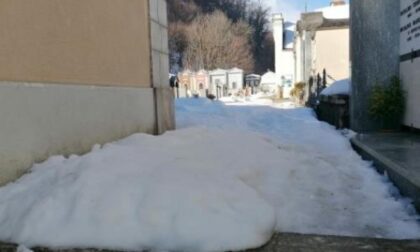 Accessi al cimitero innevati