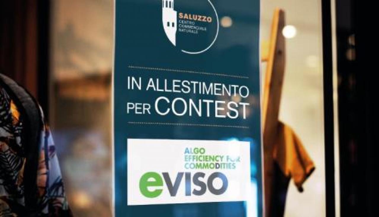 Coriandoli in vetrina a Saluzzo e Rivoli grazie a eViso e alle caramelle Rossana