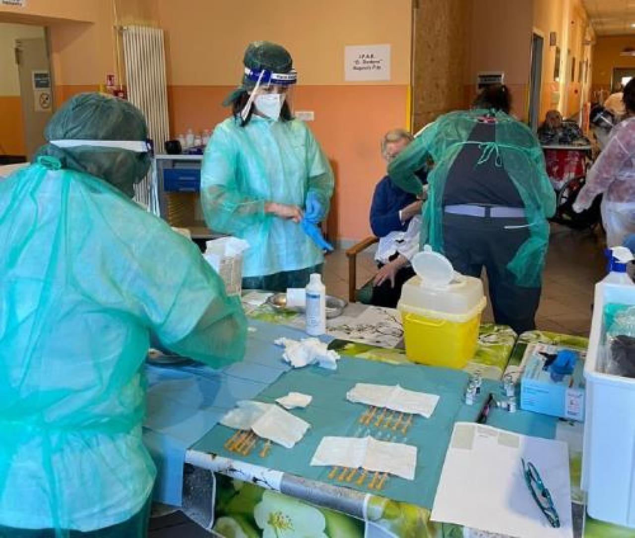 Iniziate le vaccinazioni all’Ipab Un momento storico per Bagnolo