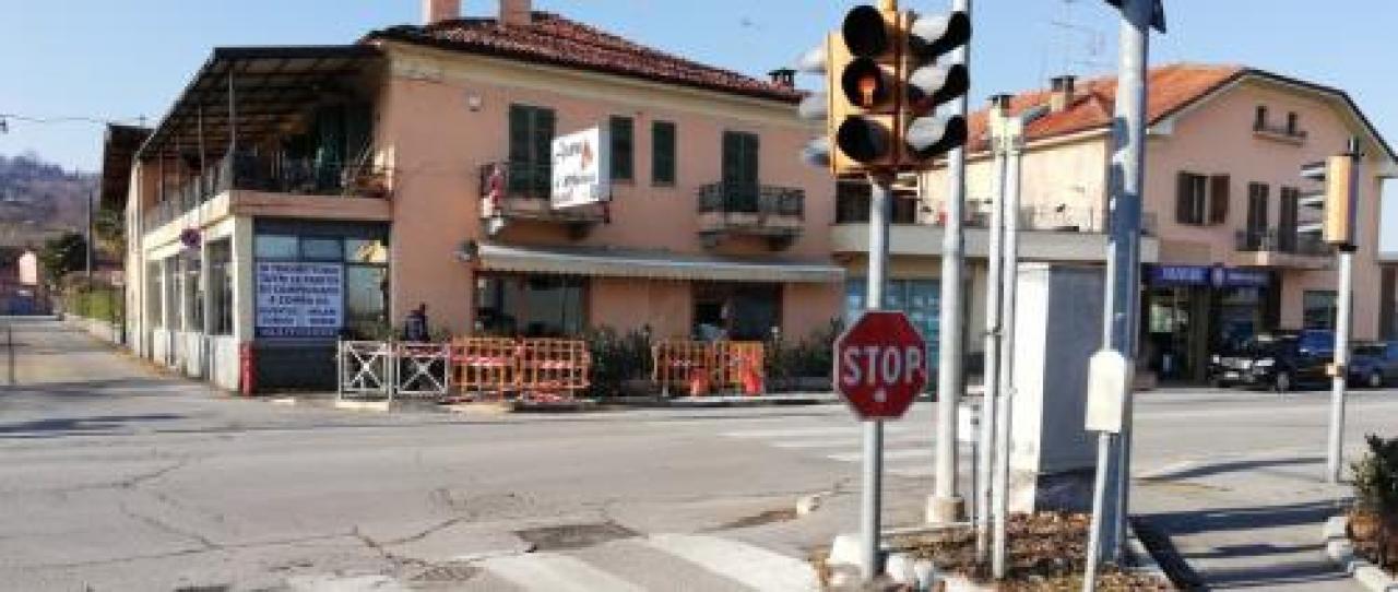 Manta, foto alle auto che passano con il rosso