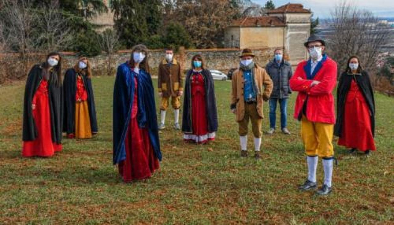 Manta: IL GRUPPO DELLe MASCHERE NEL CARNEVALE INDOOR