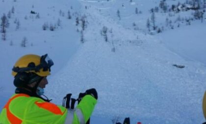 Non ce l’hanno fatta l’alpinista padre di tre figli e di omegna e il militare di bologna Due morti in 24 ore sotto le valanghe