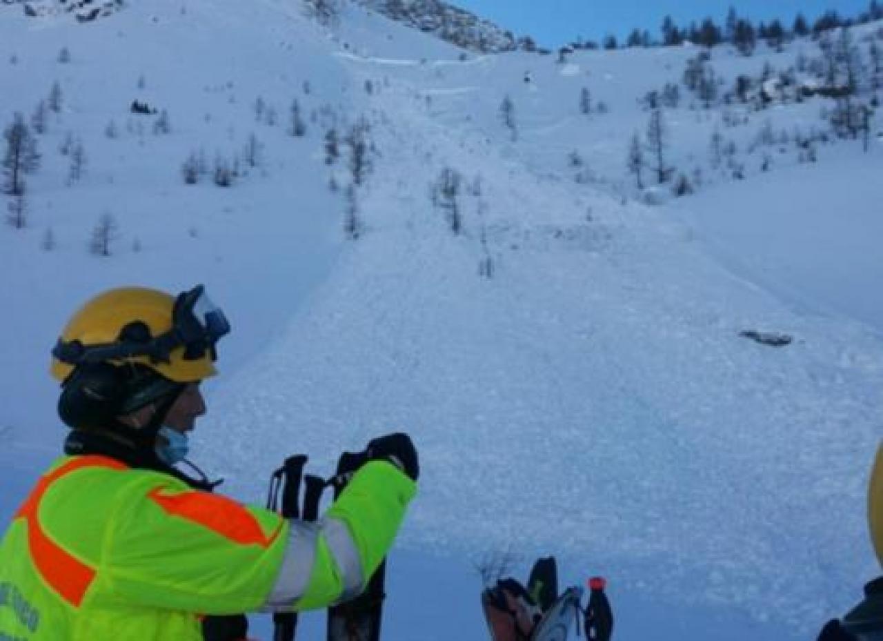 Non ce l’hanno fatta l’alpinista padre di tre figli e di omegna e il militare di bologna Due morti in 24 ore sotto le valanghe