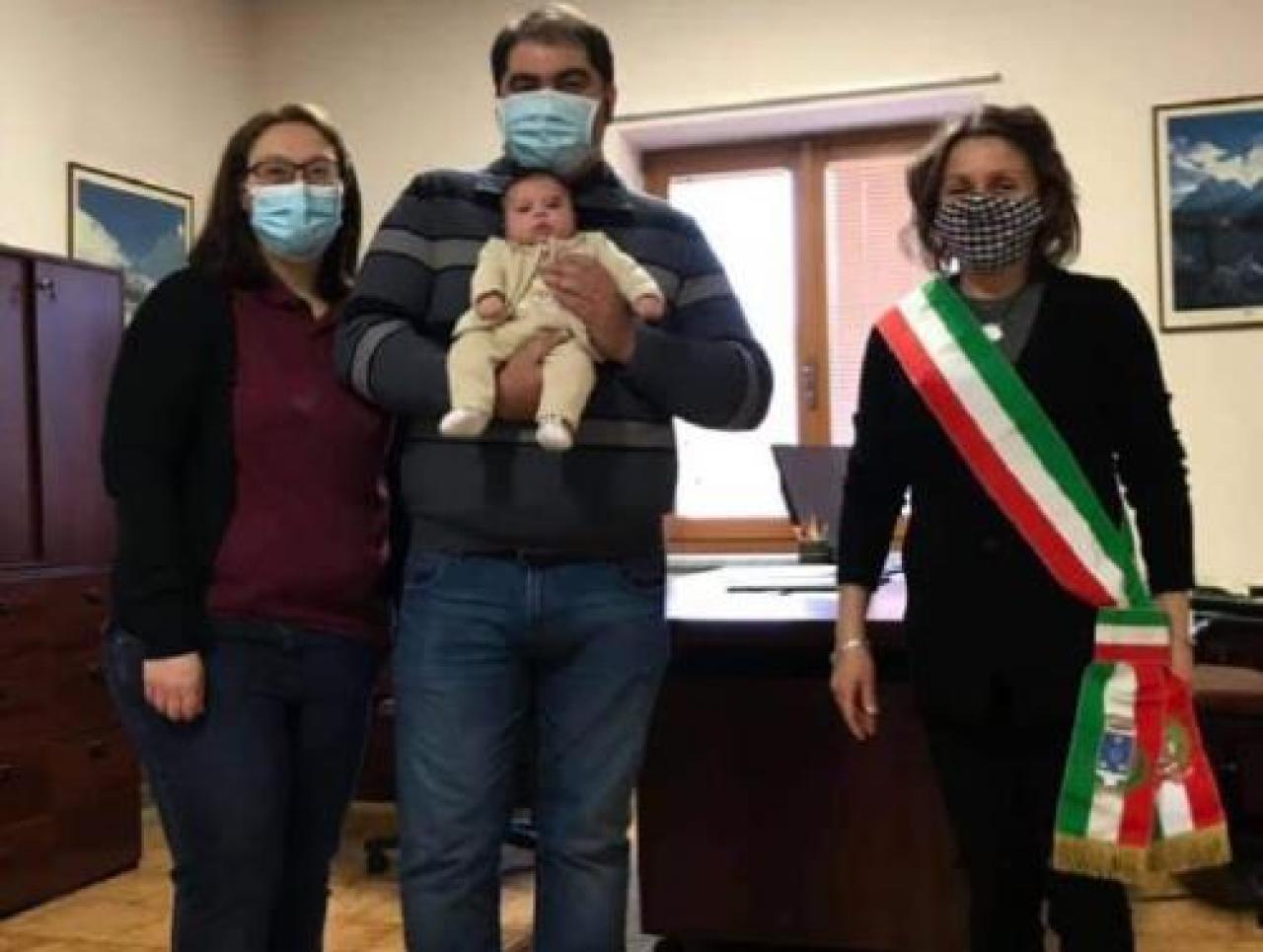 Soldi per bebè, giovani e imprese