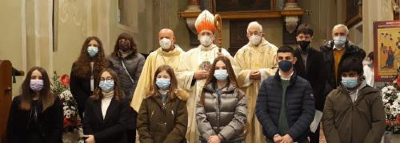 Villanova Solaro, in 8 ricevono la Cresima