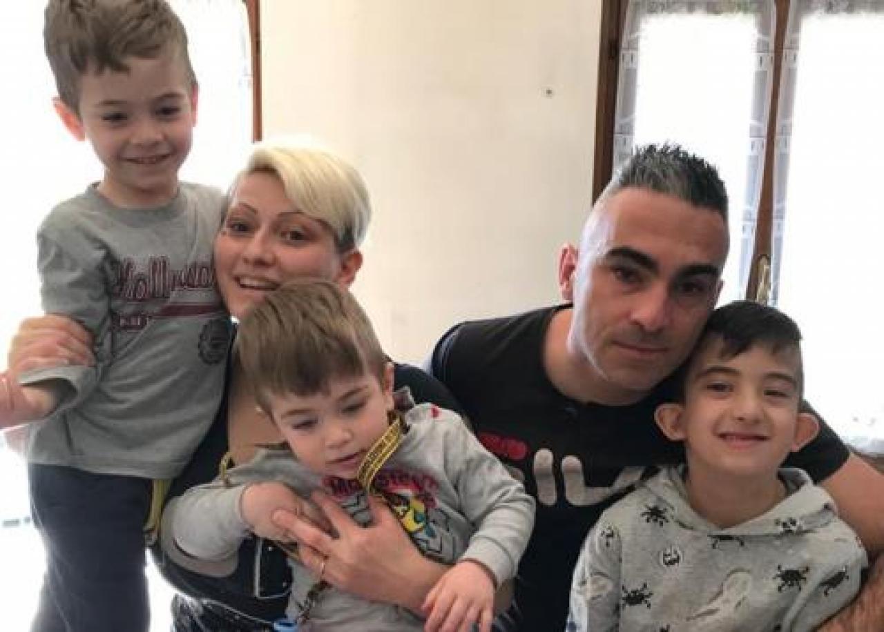 «Aiutate la mia famiglia, non possiamo stare in quarantena in un alloggio di 20 metri»