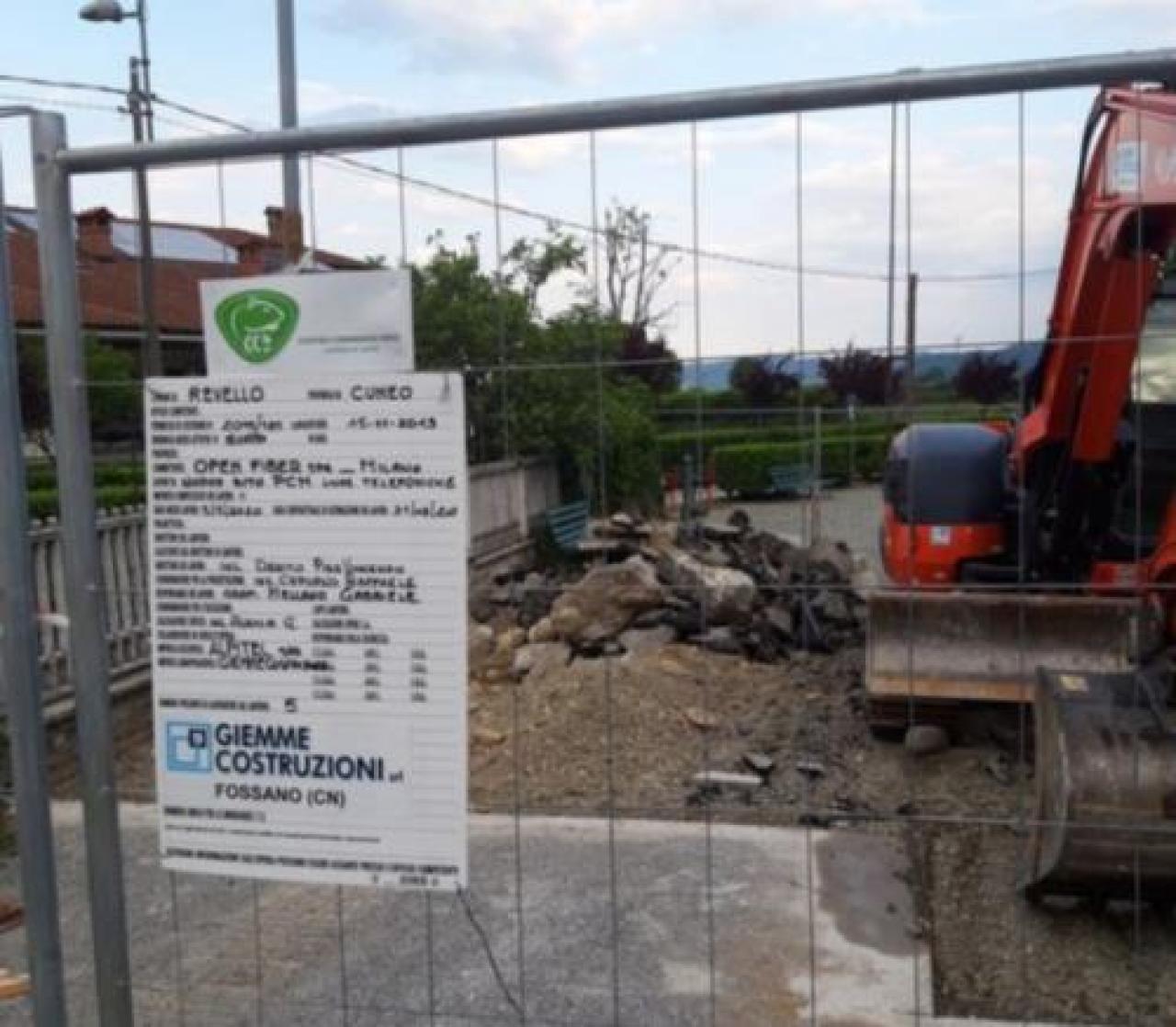 Asfalti a nuovo per portare la fibra Internet veloce arriverà entro luglio