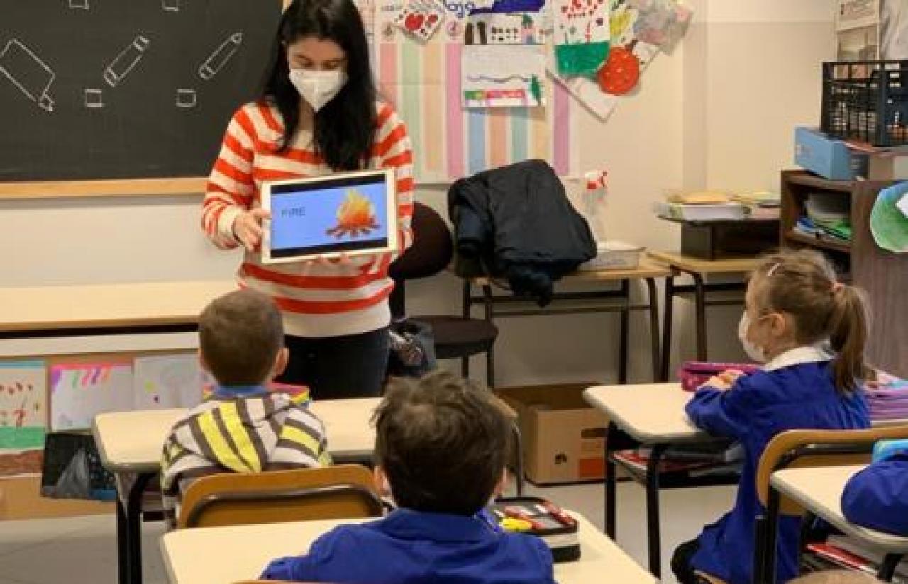 Girotondo di emozioni: l’inglese insegnato ai bimbi per “gioco”