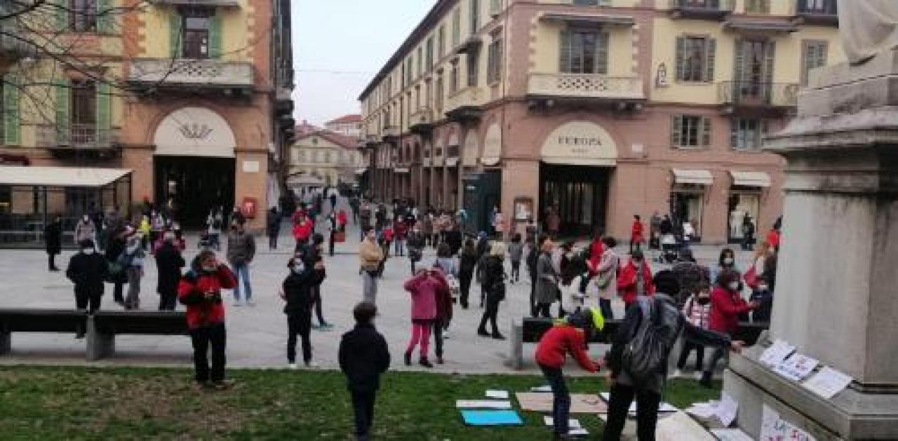 I presidi scrivono al presidente cirio: «la chiusura ha effetti devastanti sui ragazzi» «RIAPRITE LE NOSTRE SCUOLE» Grido di rabbia di genitori e dirigenti