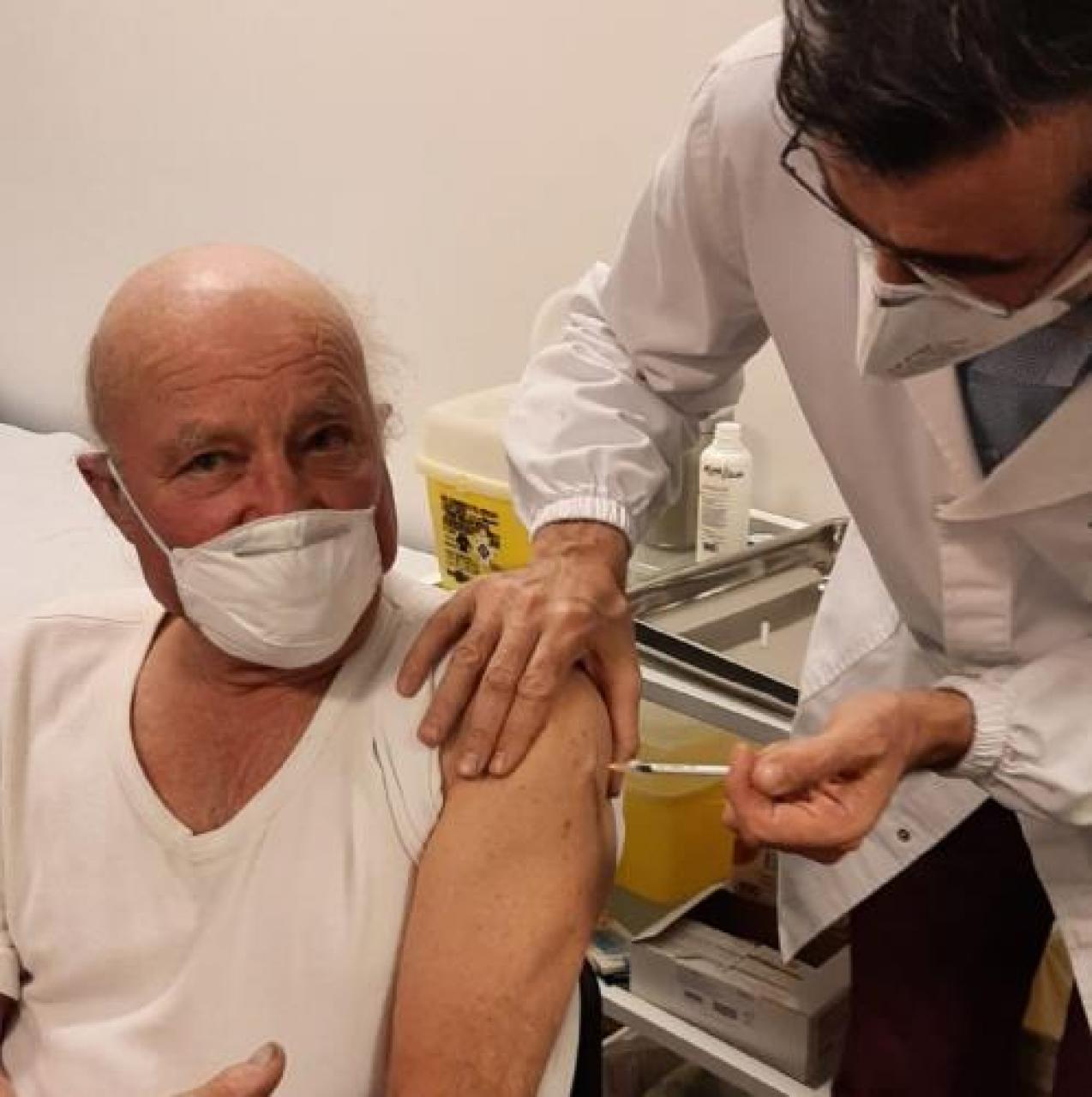 Over 80 vaccinati entro il 15 aprile Dopo sarà la volta dei settantenni