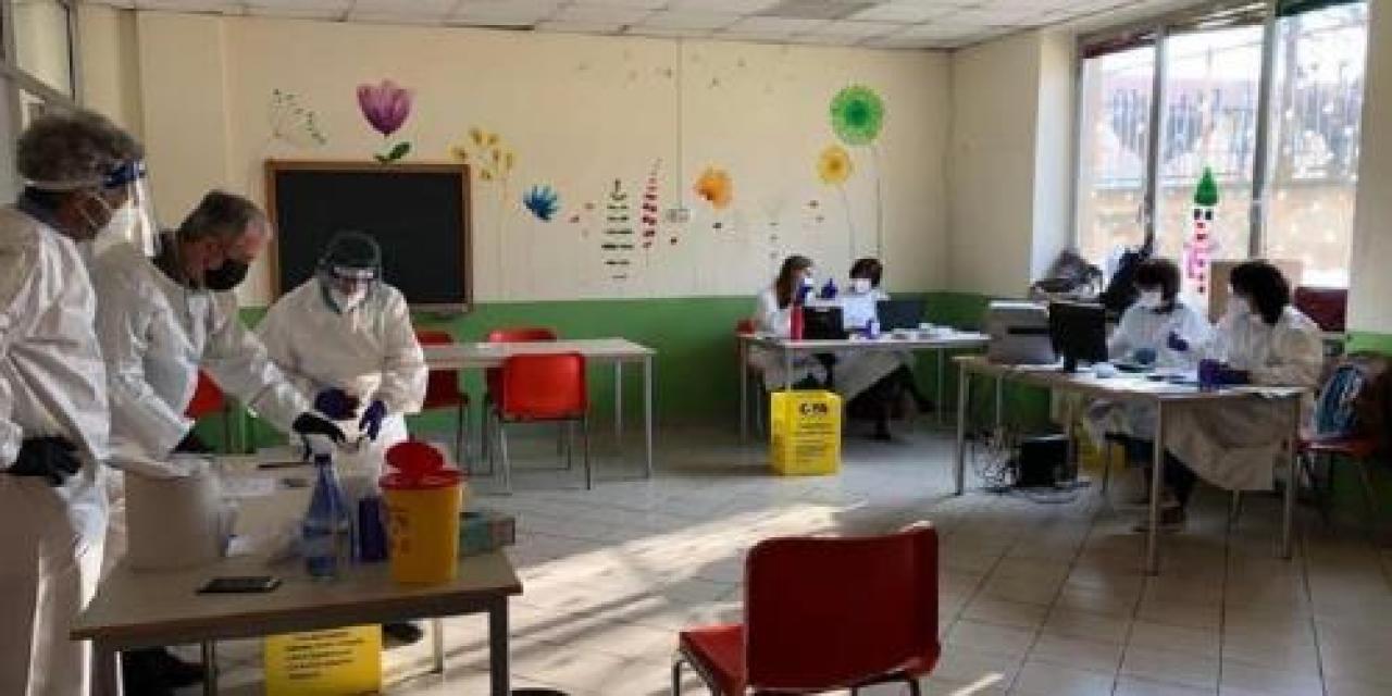 Proseguono le vaccinazioni a tappeto degli ultra ottantenni, ancora alti i contagi L’asilo simbolo della rinascita