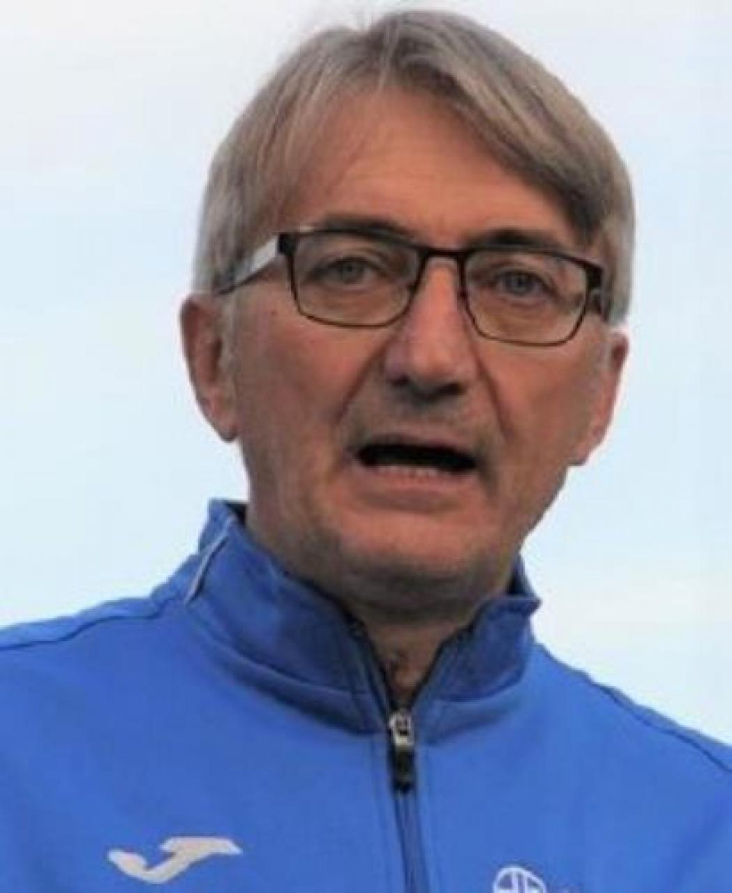 Sanfront, si ferisce con lo spaccalegna