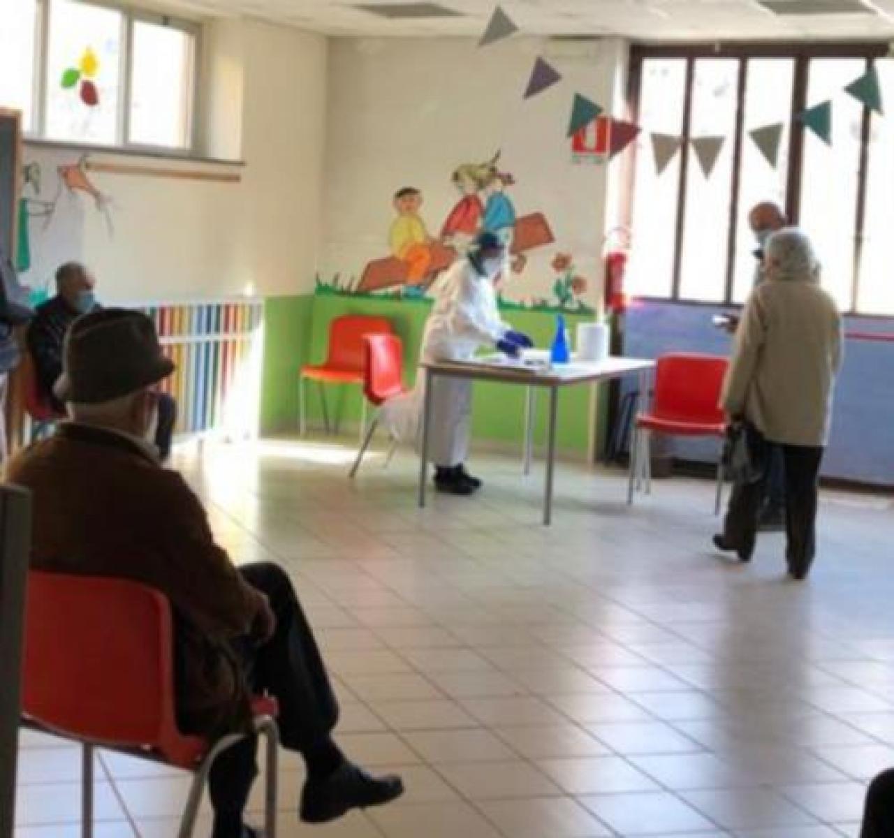 Vaccini, tocca agli over 70