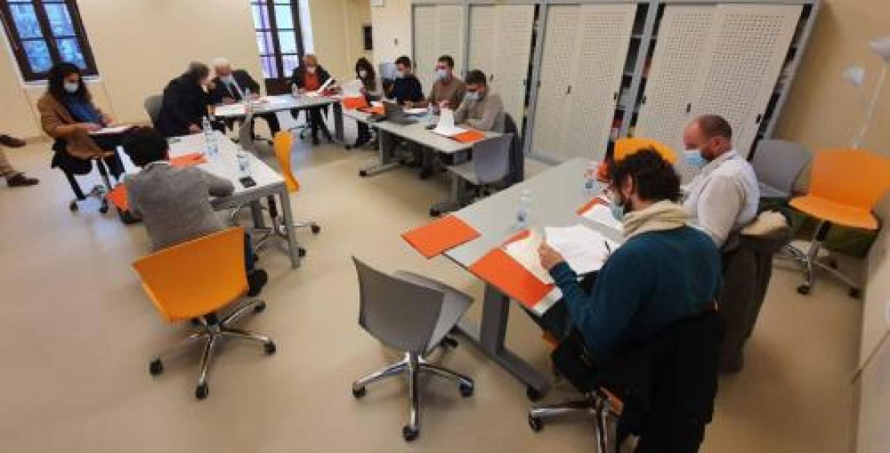 A giorni l’esito del voto. uno scaffale ricorderà tozzi 1350 schede per il nome della nuova biblioteca