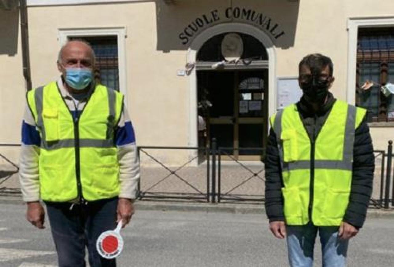 A scuola tornano i nonni vigile Riccardo e Franco già in pista