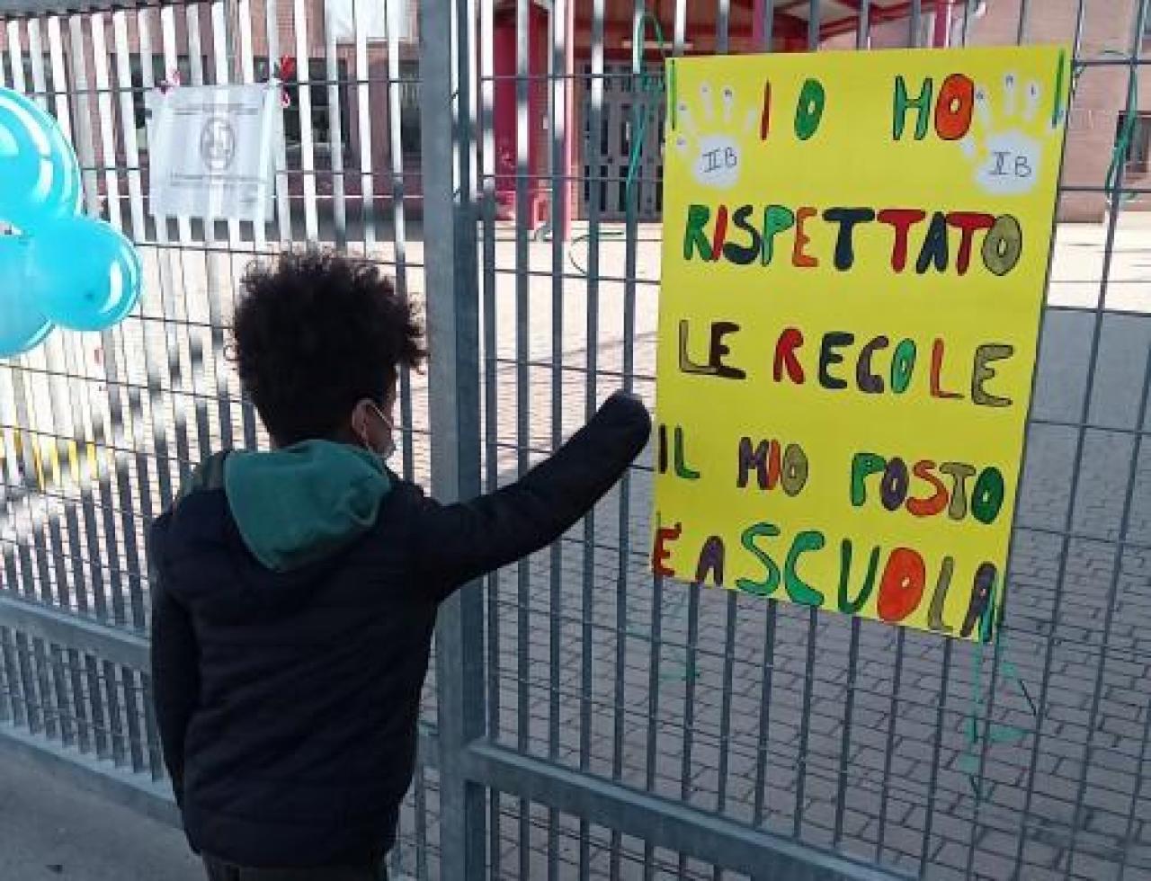 Abbracci virtuali per vincere la crisi