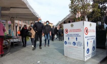 Al mercato tornano tutte le bancarelle «Soddisfatti, ma è difficile lavorare così» a colloquio con gli ambulanti tra corso italia e le vie del centro cittadino