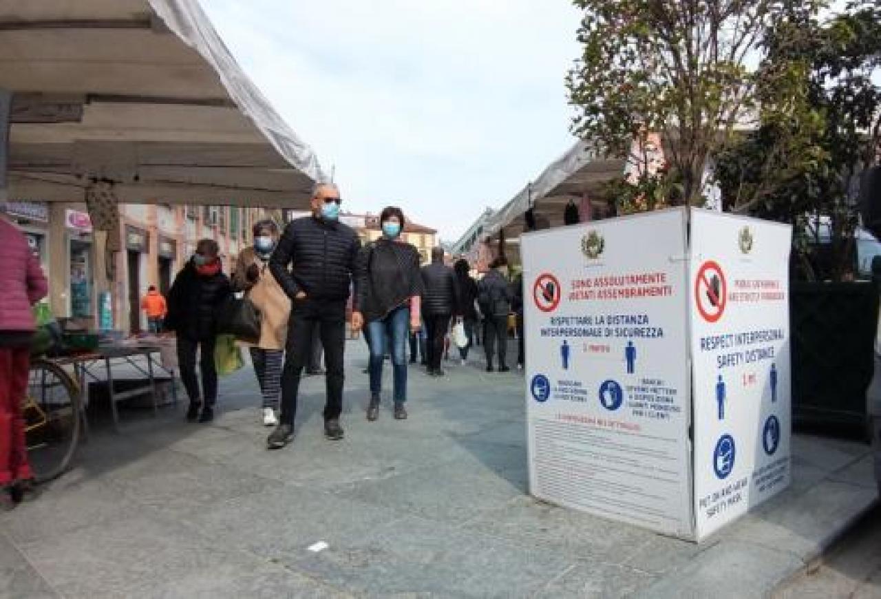 Al mercato tornano tutte le bancarelle «Soddisfatti, ma è difficile lavorare così» a colloquio con gli ambulanti tra corso italia e le vie del centro cittadino