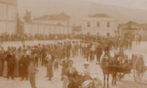 Busca, piazza Savoia ora risplende Il cuore della città torna a battere AMARCORD Sbucano dai cassetti le foto del 900, quando si giocava al balon in strada