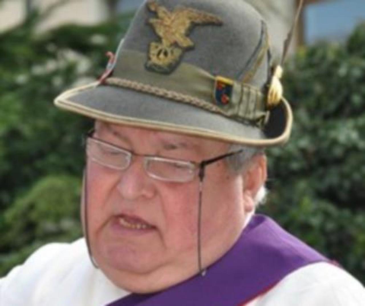 Calcinere, il diacono si accascia in chiesa