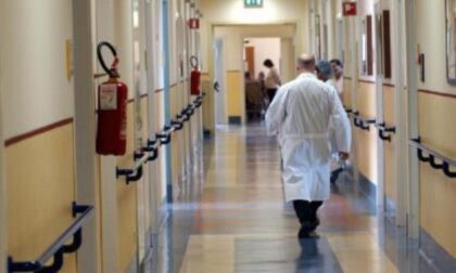 Contagi, ospedali ancora al limite