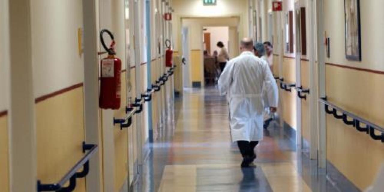 Contagi, ospedali ancora al limite