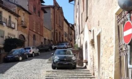 Divieto di sosta in Salita al Castello contro gli automobilisti indisciplinati