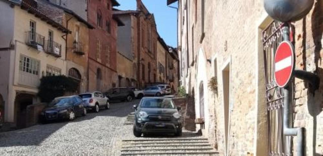 Divieto di sosta in Salita al Castello contro gli automobilisti indisciplinati
