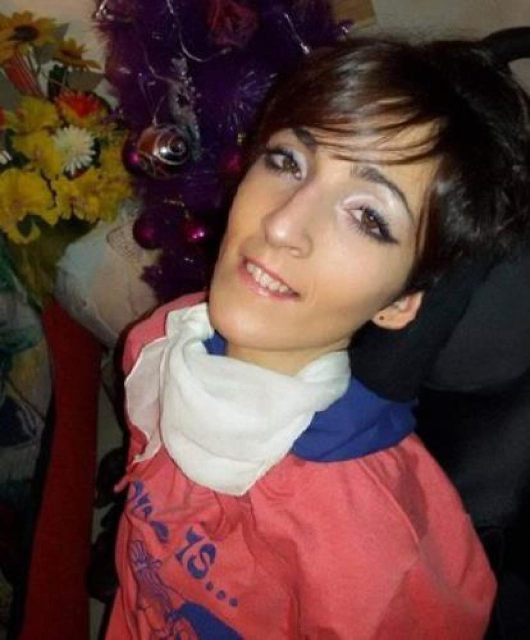 Francesca dona il suo Doblò alla Santa Monica Onlus