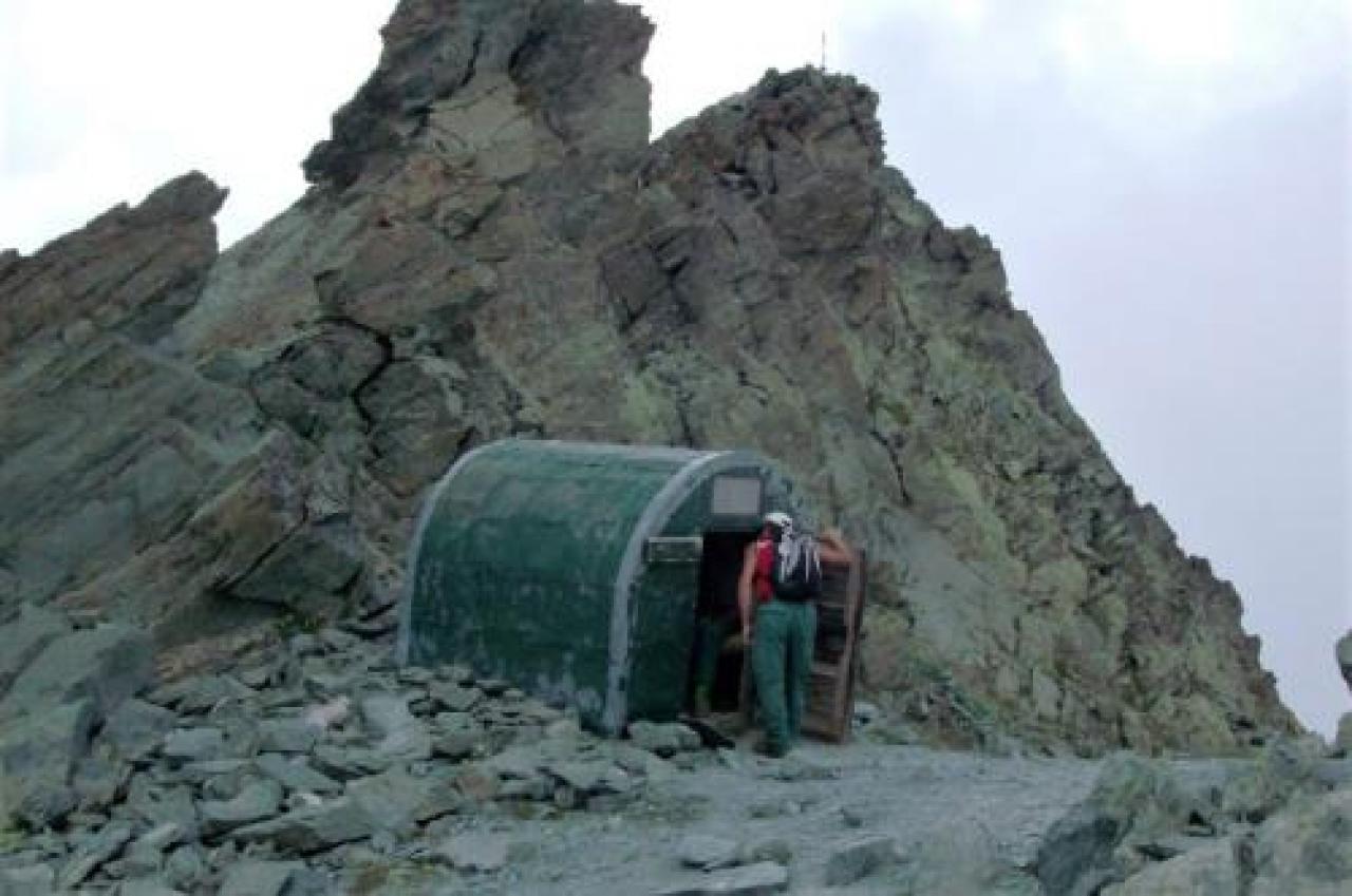 Il Cai sistema e amplia il bivacco di Punta Venezia