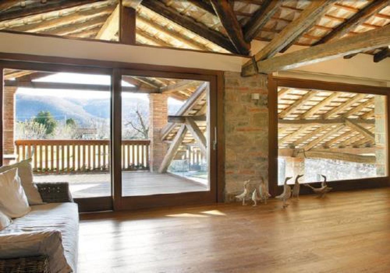 In crescita il mercato del rustico Il problema: come ristrutturare? La tendenza favorita dalla ricerca degli ambienti naturali. Fondamentale scegliere i giusti materiali