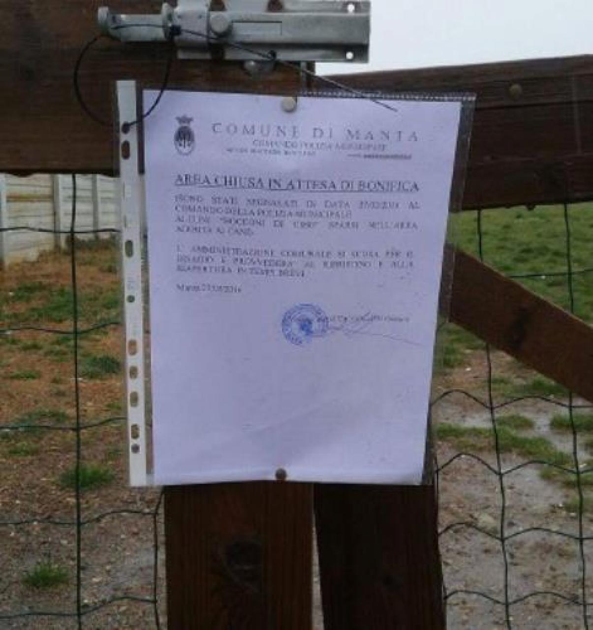 Manta, lanciano cioccolato in cortile per colpire i cani