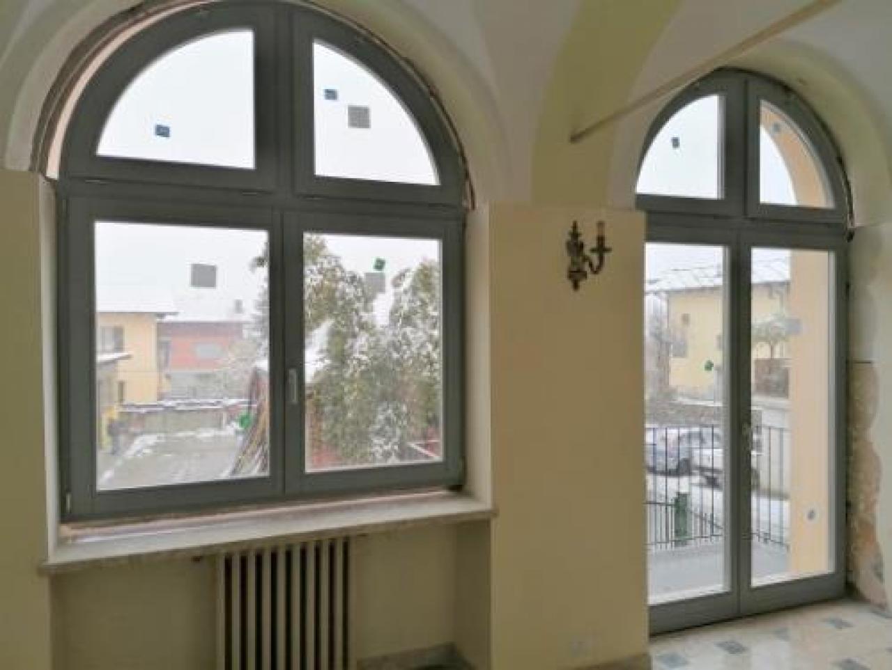 Nuovi serramenti nella sala consiliare