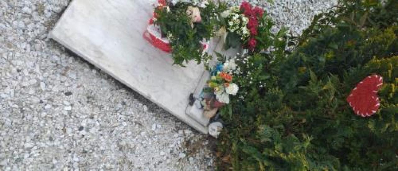 Nuovo raid notturno fra le tombe violate